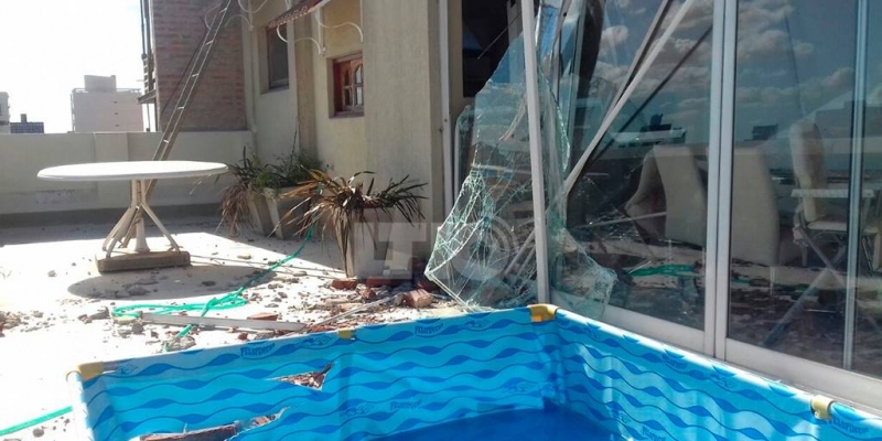 Se derrumbó la medianera de un edificio en construcción