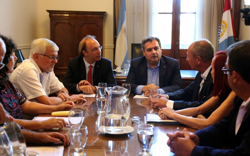 El Gobierno convocó a UPCN y ATE