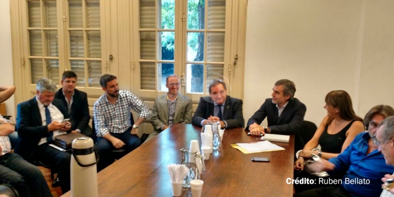 Primer encuentro del Gobierno y Salud