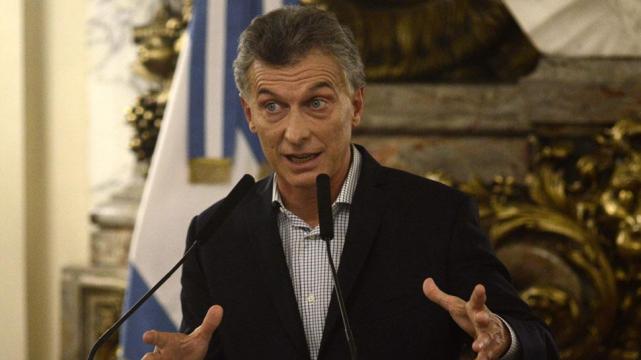 El gobierno da marcha atrás con el recorte a jubilados y el acuerdo con el Correo