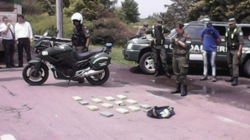 Llevaba casi 14 kilos de cocaína en un micro cerca de Rosario