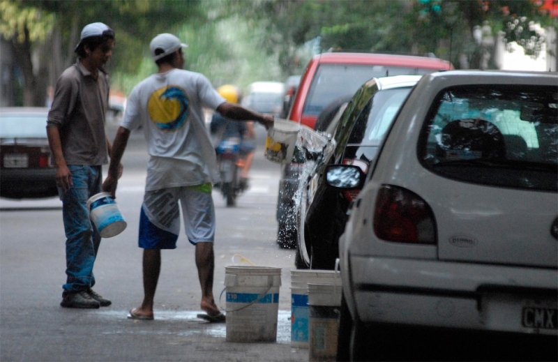 Se reinsertaron 142 ex limpiavidrios en 3 años