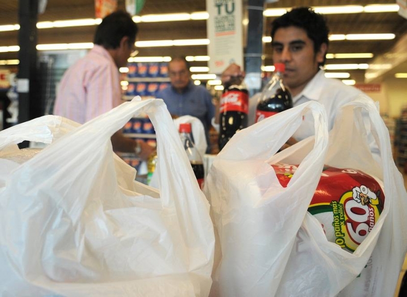 Sin bolsas plásticas: ir al súper equipado cuesta entre $15 y $350