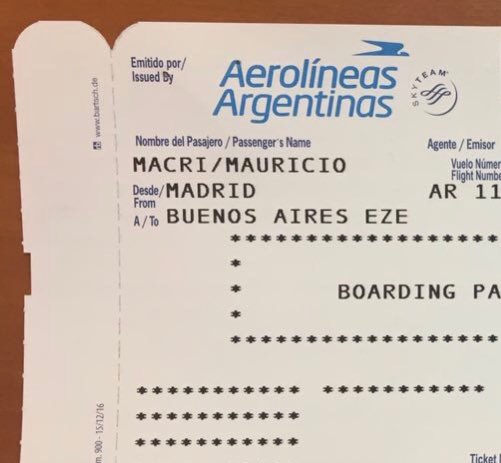 El Presidente elogió el servicio de Aerolíneas, tras regresar al país
