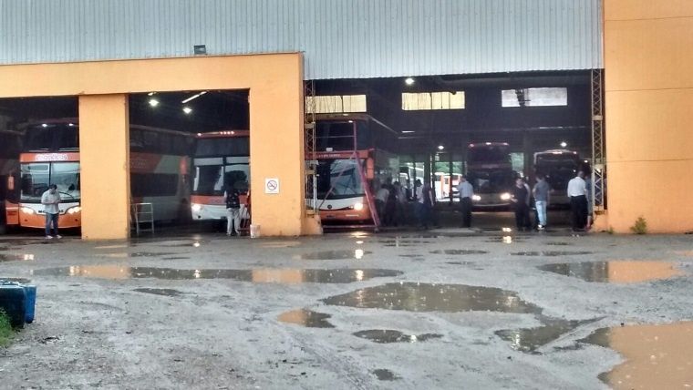 Allanaron y clausuraron oficinas de Monticas, que suspendió sus servicios