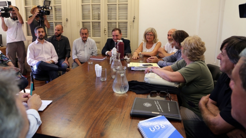 El gobierno formalizó la oferta salarial a los docentes