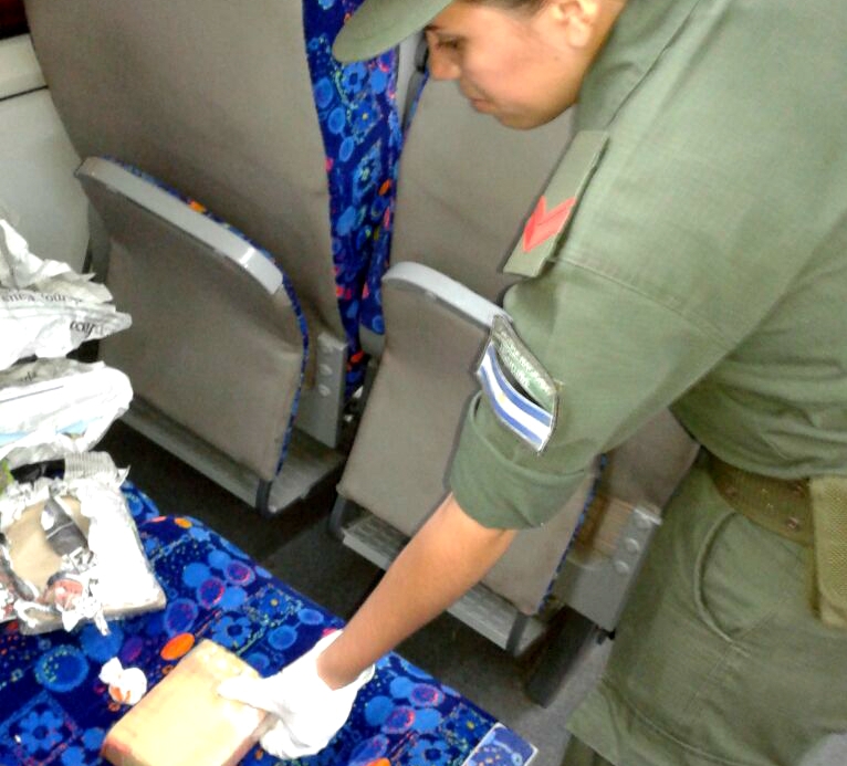 Incautaron marihuana y cocaína en un colectivo Costera Criolla