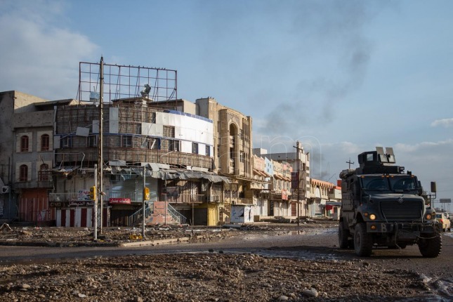 Crece la violencia en el oeste de Mosul y las fuerzas de Bagdad cercan otro puente