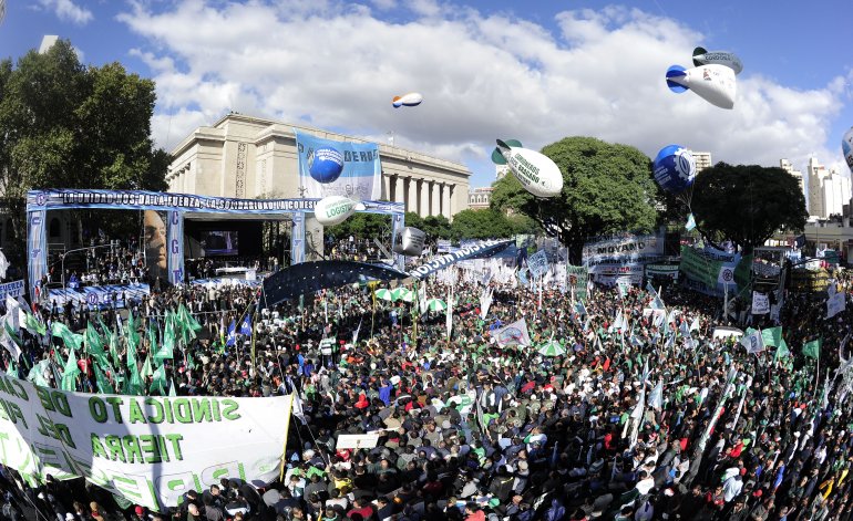 La CGT se movilizó y anunció un paro para fin de mes o principios de abril