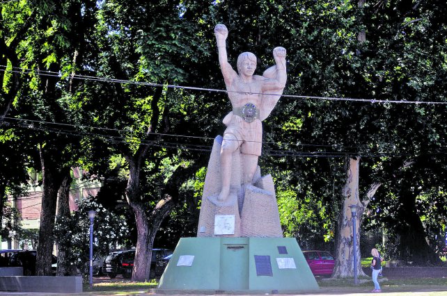 Santa Fe abrirá el debate sobre el monumento a Monzón