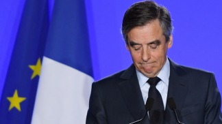 Otra denuncia golpeó al candidato presidencial de la derecha francesa