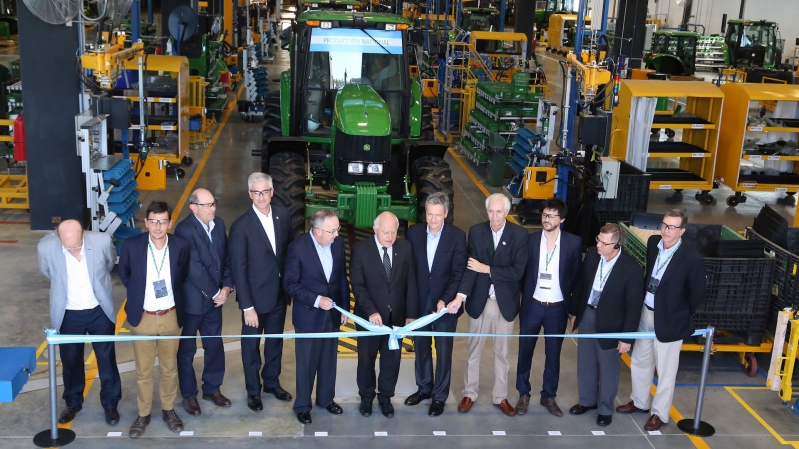 Lifschitz participó del lanzamiento de un nuevo tractor de John Deere