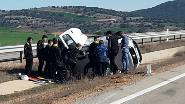 POR AYUDAR EN UN ACCIDENTE LLEGARON TARDE AL PARTIDO