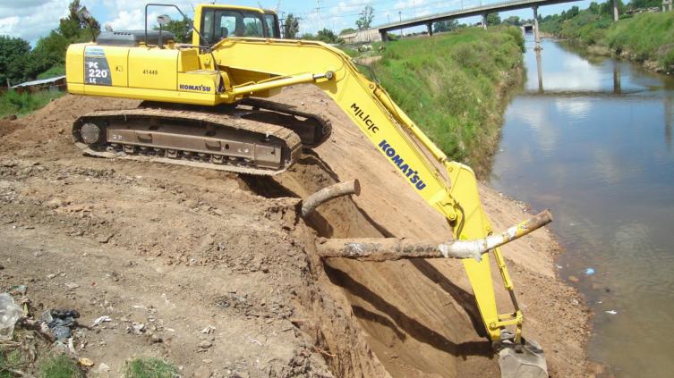 Realizan obras de drenaje en ocho canales de Castellanos y Las Colonias