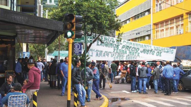 Sigue la protesta yerbatera en Posadas