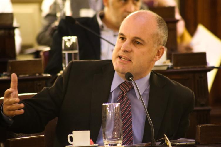 Henn pidió que reglamenten la Ley del Médico Rural