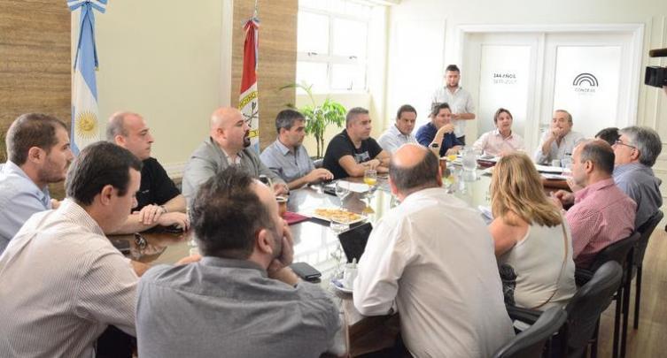 Ediles junto a comerciantes de Aristóbulo del Valle