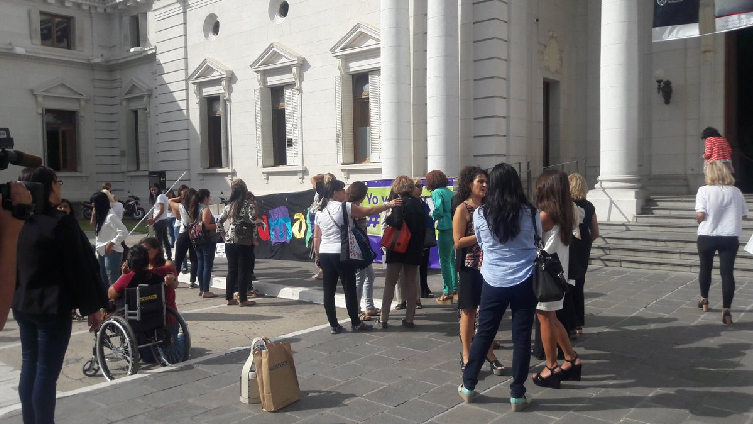 Mujeres se manifestaron por la Ley de Paridad