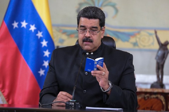 Maduro da marcha atrás