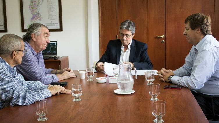 La provincia suscribió un convenio de cooperación con la Bolsa de Comercio