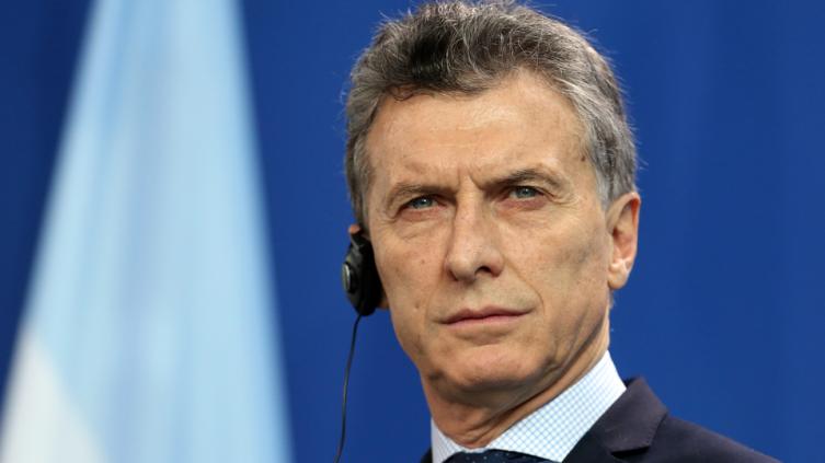 Denuncian a Macri por traición a la patria 