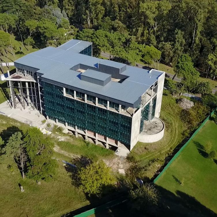 El proyecto faraónico que soñó Julio Grondona y hoy es un edificio abandonado