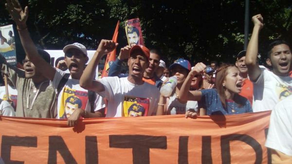 Un estudiante muerto en una protesta y un diputado baleado
