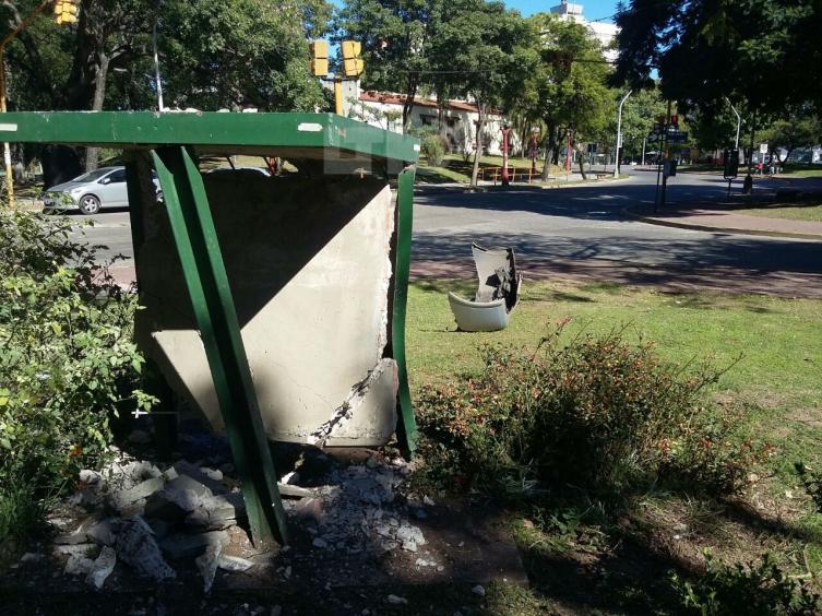 La Municipalidad evalúa cómo reparar el monumento a Illia