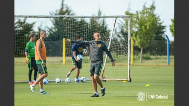MONTERO EVALÚA LA LISTA DE TITULARES DEL CANALLA PARA DEBUTAR EN LA COPA ARGENTINA