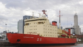 Después de 10 años, el rompehielos Almirante Irízar volvió a navegar