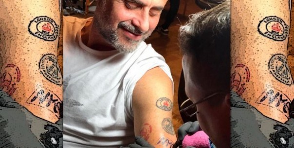 RIAL SE TATUÓ A FRIDA KAHLO 