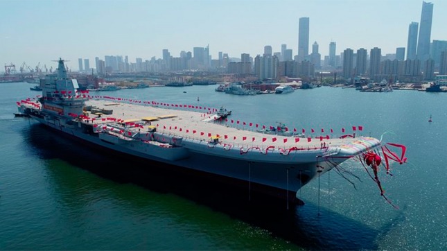 China presentó su propio portaaviones