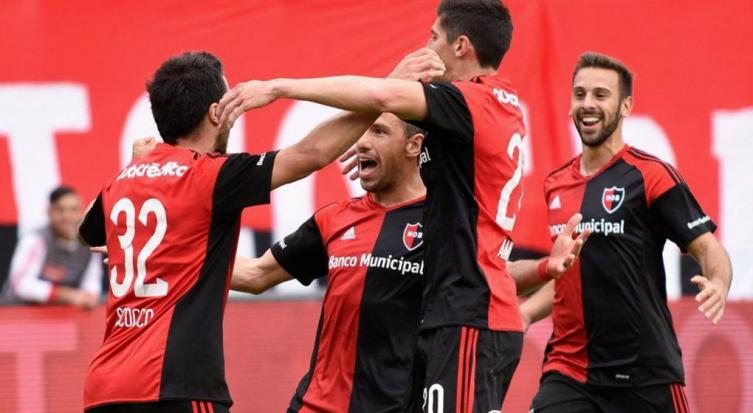 NEWELL´S LE GANÓ HURACÁN Y LLEGÓ A LA CIMA JUNTO A BOCA (video)
