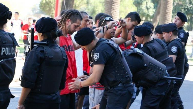 LA POLICÍA INCAUTÓ PIROTECNIA ESCONDIDA EN EL COLOSO
