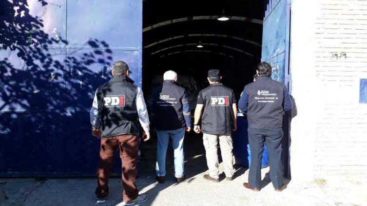 Secuestran 2 mil autopartes en un local comercial