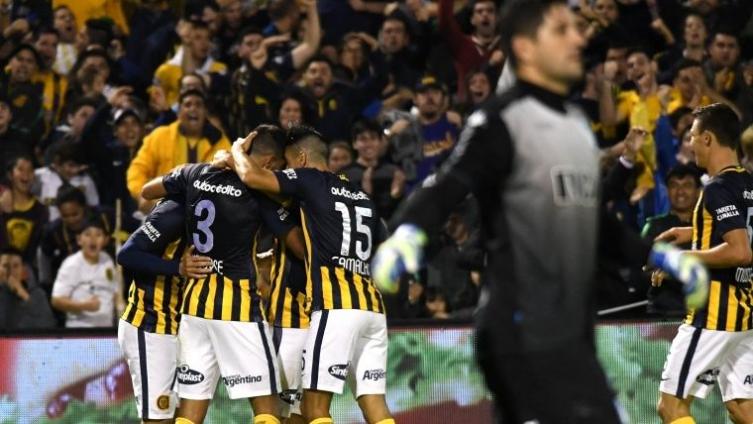 CENTRAL GOLEÓ A RACING Y SUBE EN LA TABLA