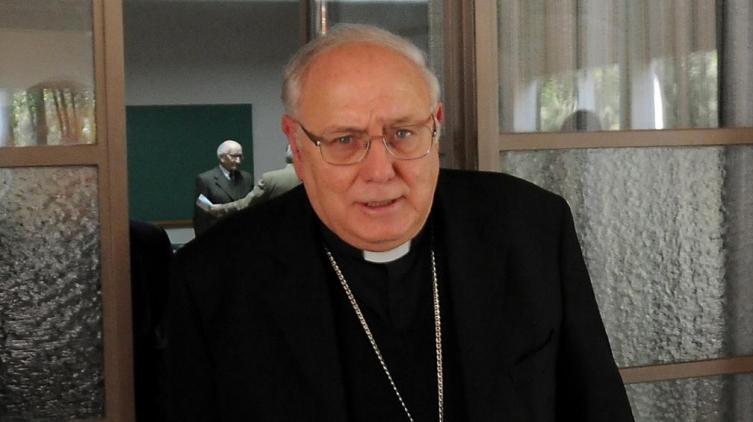 Separaron a un sacerdote por intentar seducir a una menor