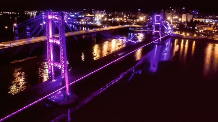 Se inauguran las nuevas luminarias del Puente Colgante