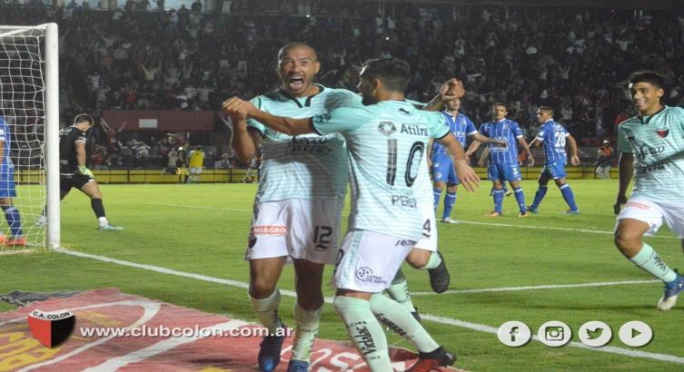 VERA Y PEREYRA TÍTULARES EN COLÓN