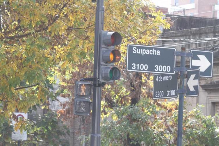 Comenzaron a funcionar los semáforos sobre calle Suipacha