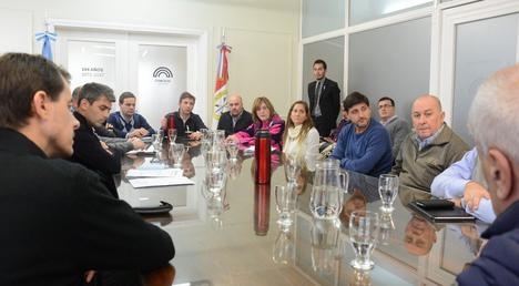 Vecinos de B° Sargento Cabral y concejales evaluaron la realización de obras