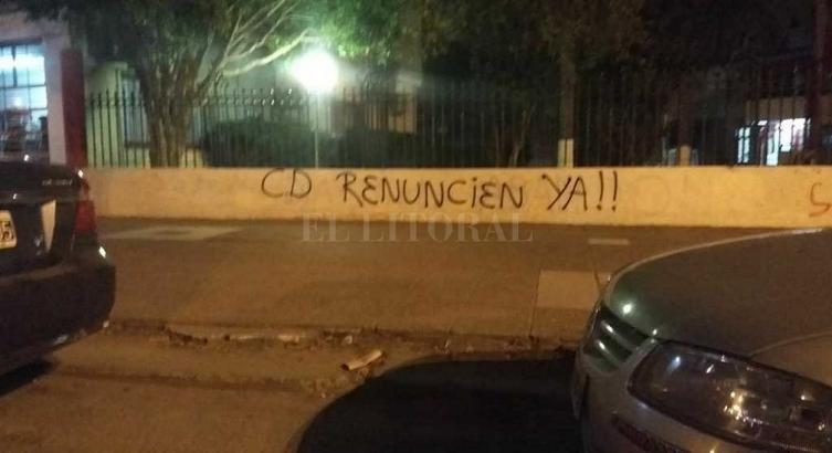 UNIÓN: OTRA VEZ PINTADAS CONTRA LA DIRIGENCIA 
