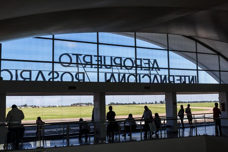 El aeropuerto de Rosario cancela sus operaciones