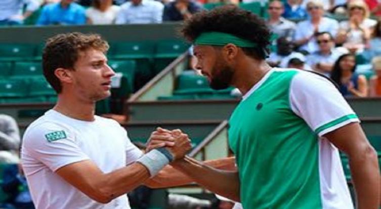 ROLAND GARROS: EL ROSARINO OLIVO ELIMINÓ A TSONGA EN PRIMERA RONDA
