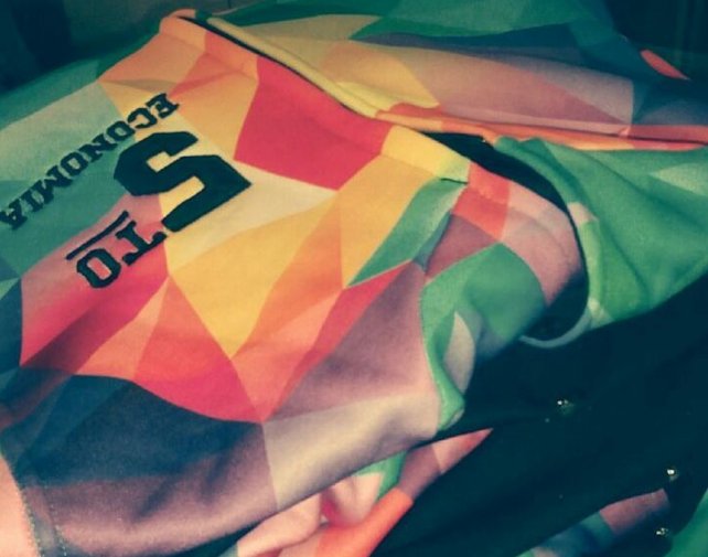 Denuncian que egresados de varias secundarias fueron estafados con sus uniformes