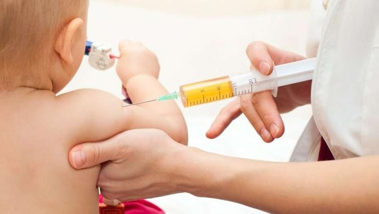 ¿Quiénes tienen que vacunarse contra la gripe y el neumococo?