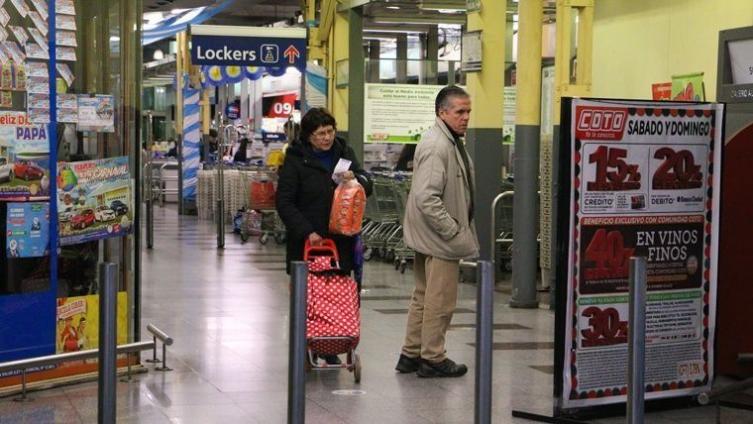 Coto y Carrefour violaron la ley de descanso dominical