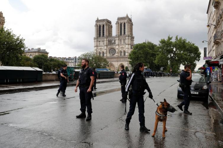 El agresor de Notre Dame gritó 