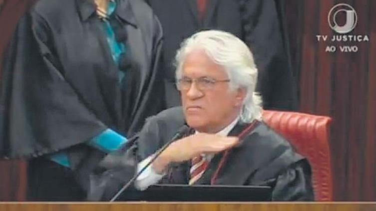 Temer fue absuelto en un simulacro de juicio