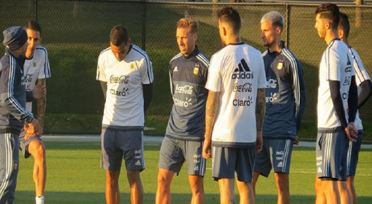 SAMPAOLI: PRÁCTICA CON DOS DEFENSORES (video)